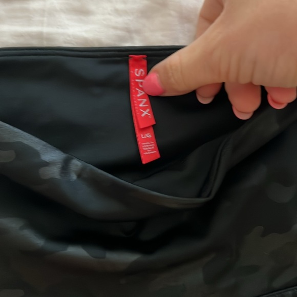 SPANX leggings - Picture 2 of 2